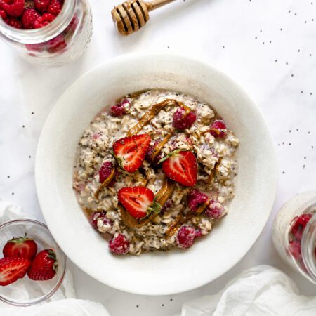 Bol de gruau style overnight aux framboises