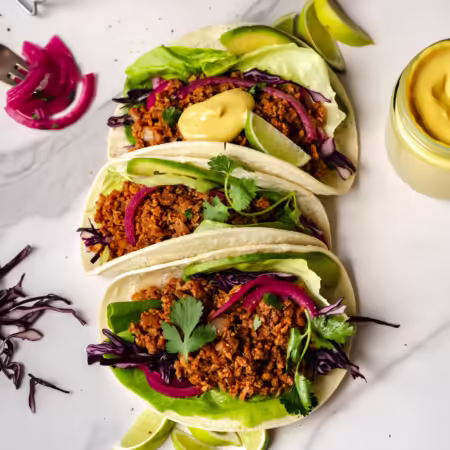 Trois tacos à la PVT avec garnitures