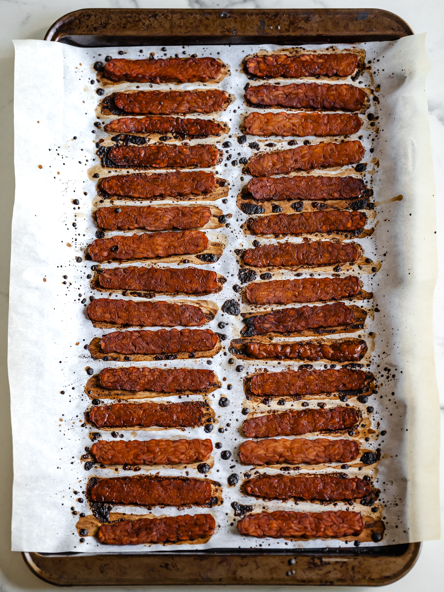 Bagel BLT au bacon de tempeh végétalien